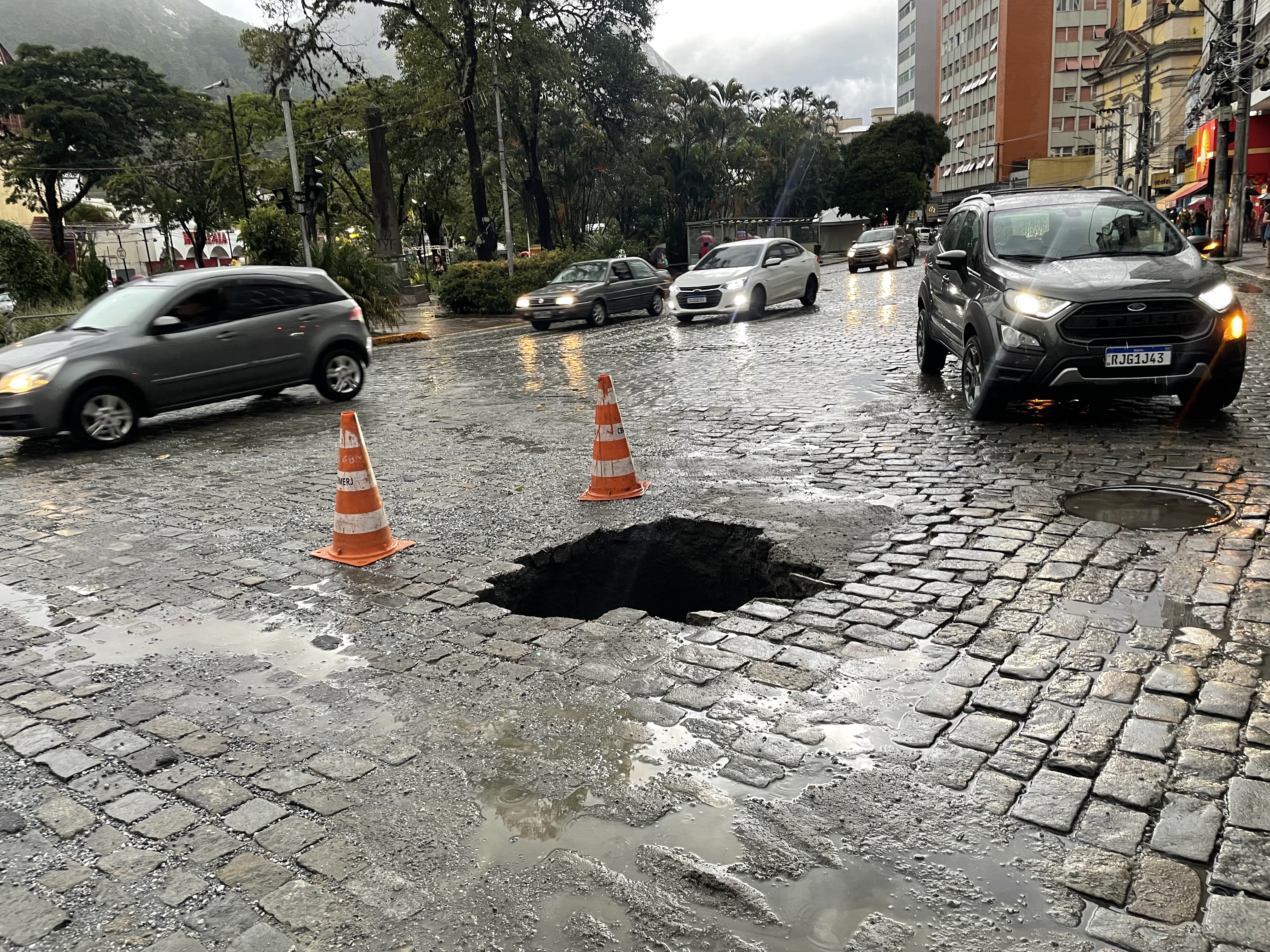 Praça no centro de Nova Friburgo terá aulas gratuitas de xadrez neste fim  de semana